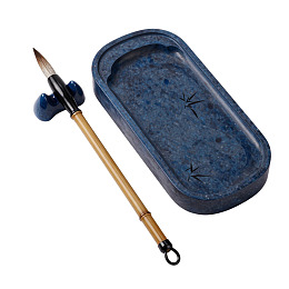 毛笔与砚台静置于白色背景