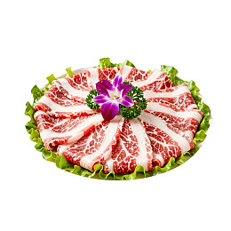 生牛肉片摆盘配紫花装饰
