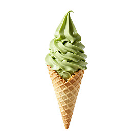 抹茶冰淇淋在华夫锥中