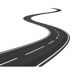 蜿蜒的黑色公路延伸至远方