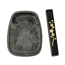 雕刻山水图案的石砚与金花墨条