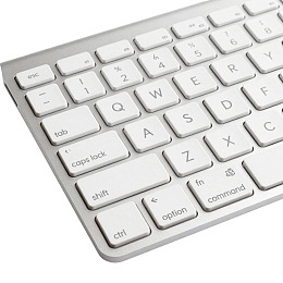 银色键盘特写展示图片