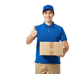 快递员手持包裹竖大拇指