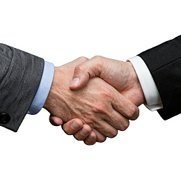 商务人士握手象征合作