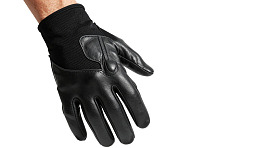 黑色皮革手套特写展示