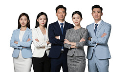 五位商务人士职业装合影