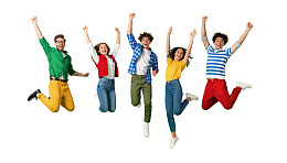 五人跳跃庆祝活力四射