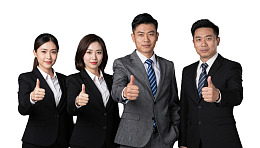 商务人士竖大拇指合影