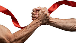双手紧握红色丝带图片