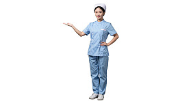 身穿蓝色制服的女性展示姿态