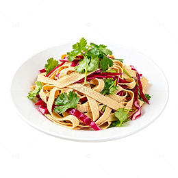 美味面条蔬菜盘