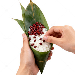 绿色叶子包裹红豆白米传统食物制作