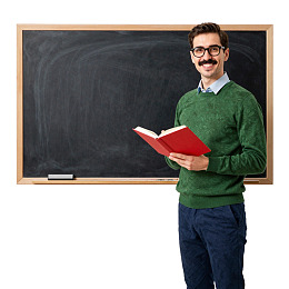 教师手持红书站在黑板前