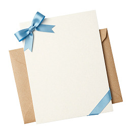 蓝色丝带装饰的空白信纸