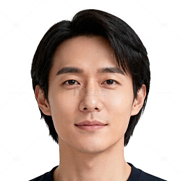 亚洲男性正面肖像照