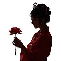 古典女子手持红花剪影