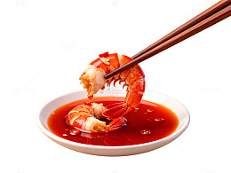 筷子夹龙虾红色酱汁美食