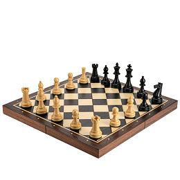 国际象棋棋盘与棋子摆放