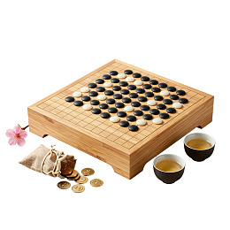 围棋盘与茶具摆拍图片
