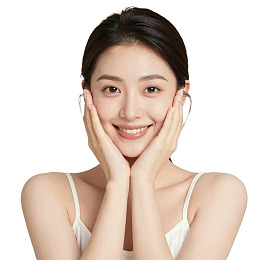 女性双手托腮微笑图片