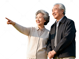 老年夫妇牵手散步