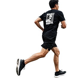 男子跑步运动背影图片