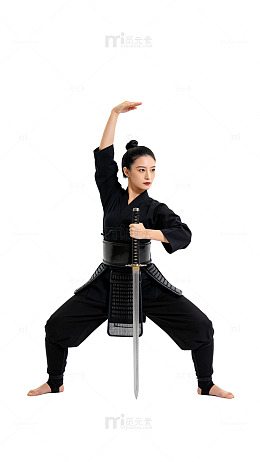 写实风武士女子持剑动作设计素材
