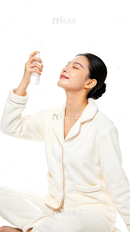 简约风女性护肤喷雾场景设计素材