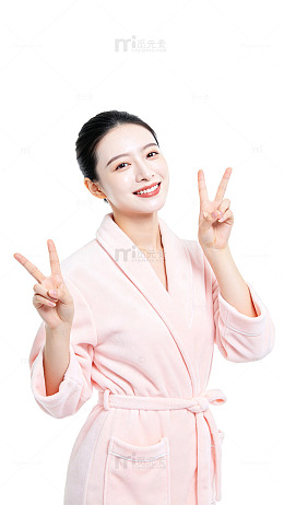 清新风女性粉色浴袍微笑比耶设计素材
