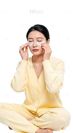 简约风女性护肤眼膜使用场景设计素材