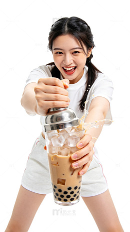 清新风女孩摇晃奶茶杯设计素材